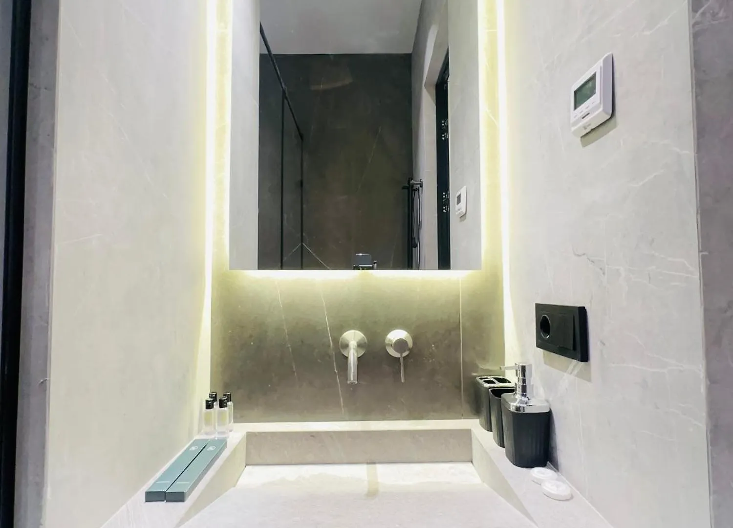 Vilura Home 1-Bedroom Apartment Almaty