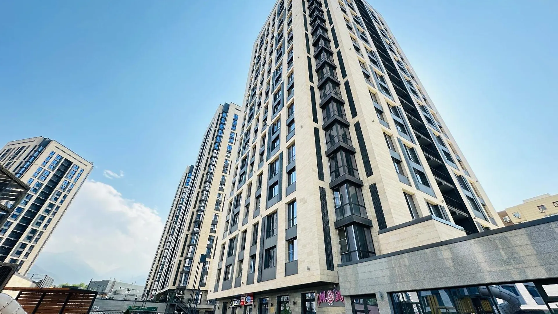 Vilura Home 1-Bedroom Apartment Almaty