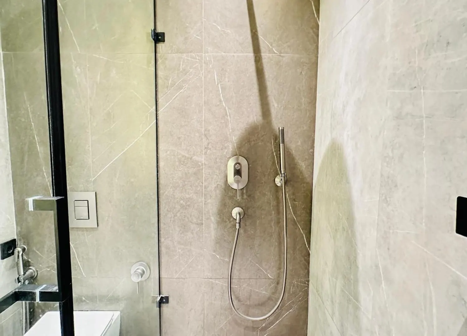 Vilura Home 1-Bedroom Apartment Almaty