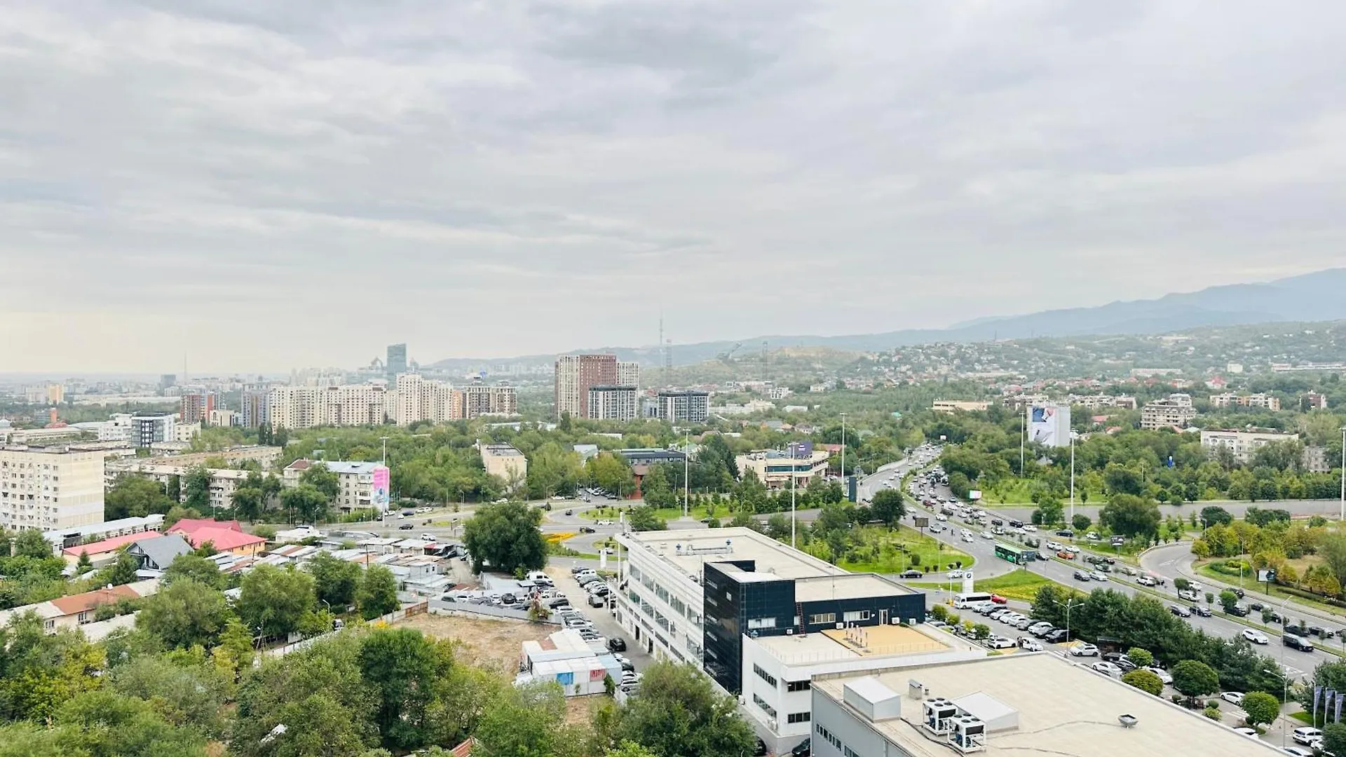 Vilura Home 1-Bedroom Apartment Almaty